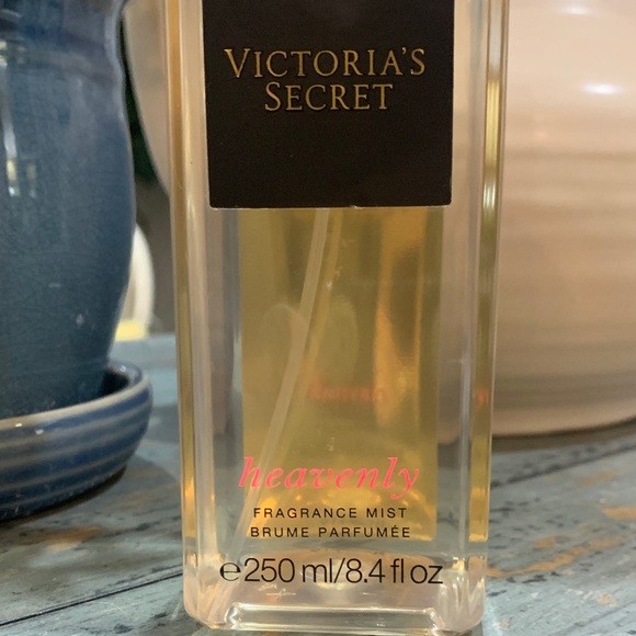 New Victoria's Secret Heavenly Fragrance Mist 8.4 oz Spray - Picture 2 of 3
